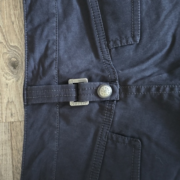 ATHLETA | Shorts Size 2​ - Picture 8 of 10